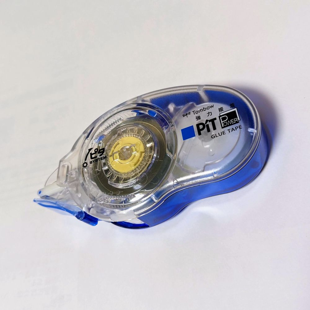 トンボのテープのりの写真