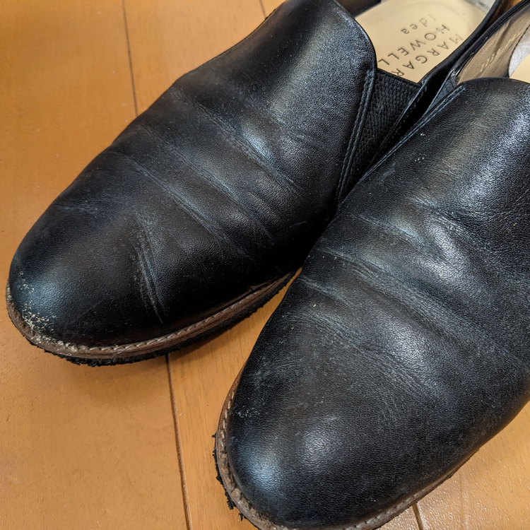 マーガレットハウエルアイデアのカッターシューズ、なにもする前、靴前半分のアップの写真